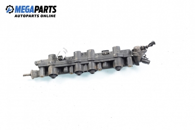 Fuel rail with injectors for Volkswagen Passat (B4) 2.0, 115 hp, station wagon, 1994