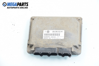 ECU pentru Volkswagen Golf IV 1.6, 100 cp, 5 uși, 1999 № Siemens 5WP4371 03