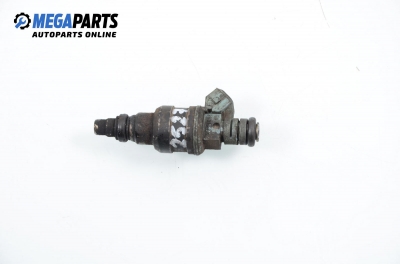 Gasoline fuel injector for Volkswagen Passat (B3) 1.8, 107 hp, sedan, 1988