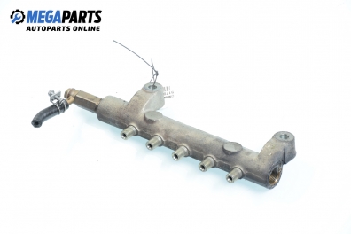 Fuel rail for Nissan Primera (P12) 2.2 Di, 126 hp, station wagon, 2002