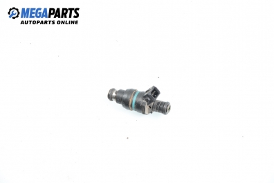 Gasoline fuel injector for BMW 3 (E36) 1.8, 115 hp, sedan, 1994