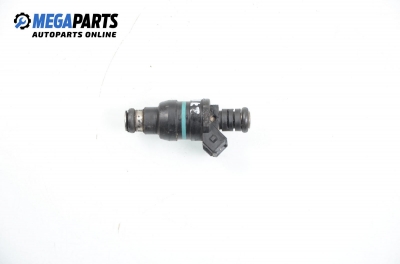 Gasoline fuel injector for BMW 3 (E36) 1.8, 113 hp, sedan, 1992