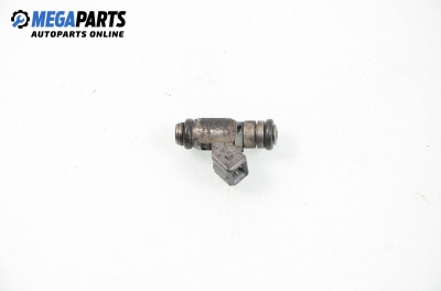 Gasoline fuel injector for Volkswagen Golf III 1.6, 75 hp, 1997