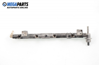 Fuel rail for Ford Focus I 1.6 16V, 100 hp, station wagon, 2001