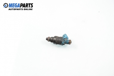 Gasoline fuel injector for Volkswagen Golf III 1.6, 101 hp, 5 doors, 1996