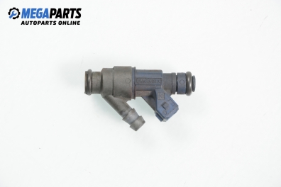 Gasoline fuel injector for Volkswagen New Beetle 2.0, 115 hp, 2000 № 06A906031C