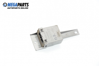 Central lock module for Renault Laguna I (B56; K56) 1.8, 94 hp, hatchback, 1998 № 7700822928