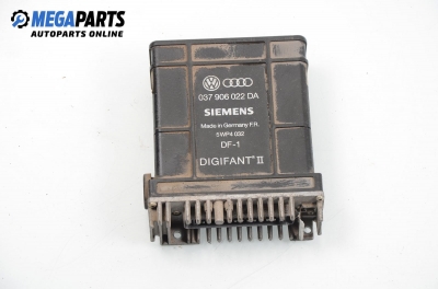 ECU für Volkswagen Passat 1.8, 107 hp, combi, 1990 № 037 906 022 DA