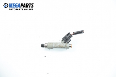 Gasoline fuel injector for Toyota Yaris 1.0 VVT-i, 69 hp, 3 doors, 2006 Denso