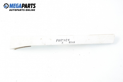 Material profilat far, inferior pentru Peugeot Partner 1.9 D, 69 cp, 2001, poziție: stânga