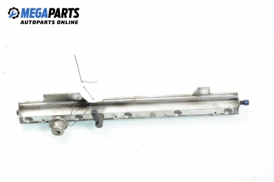 Fuel rail for Volvo S70/V70 2.3 T5, 250 hp, station wagon automatic, 2000