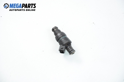 Gasoline fuel injector for BMW 3 (E36) 1.6, 100 hp, sedan, 1993