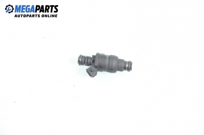 Gasoline fuel injector for BMW 3 (E36) 1.6, 100 hp, sedan, 1992