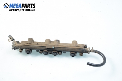 Fuel rail with injectors for Volkswagen Golf III 2.0, 115 hp, 3 doors, 1992