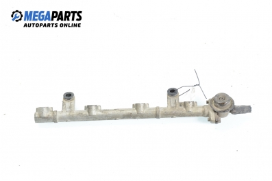 Fuel rail for Toyota Yaris 1.0 16V, 68 hp, 3 doors, 2000