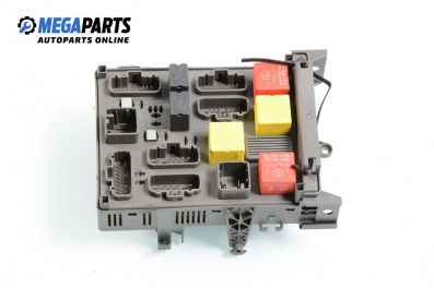 Fuse box for Renault Espace IV 2.2 dCi, 150 hp, 2003