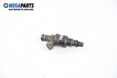 Gasoline fuel injector for Volkswagen Passat (B3) 1.8, 90 hp, station wagon, 1990