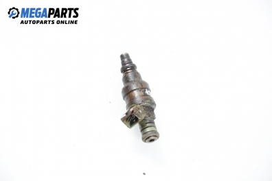 Gasoline fuel injector for Volkswagen Passat (B3) 1.8, 90 hp, station wagon, 1990