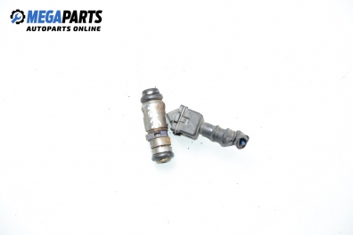 Gasoline fuel injector for Volkswagen Golf III 1.6, 75 hp, 3 doors, 1997