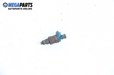 Gasoline fuel injector for Volkswagen Golf III 1.6, 101 hp, 5 doors, 1997