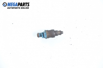 Gasoline fuel injector for Volkswagen Golf III 1.6, 101 hp, 5 doors, 1997