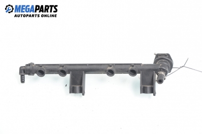 Fuel rail for Renault Clio I 1.2, 58 hp, 3 doors, 1997