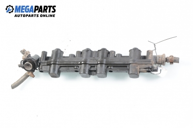 Fuel rail with injectors for Volkswagen Passat (B3) 2.0, 115 hp, station wagon, 1991