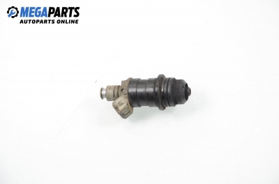 Gasoline fuel injector for Audi 80 (B4) 1.6, 101 hp, sedan, 1994