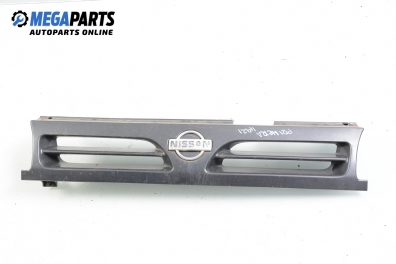 Grill for Nissan Primera (P10) 1.6, 102 hp, sedan, 1994