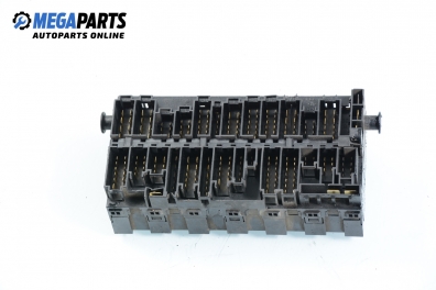 Fuse box for Volkswagen Passat (B3) 1.8, 90 hp, sedan, 1989