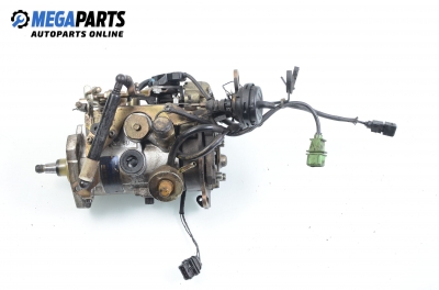 Diesel injection pump for Volvo S40/V40 1.9 TD, 90 hp, station wagon, 1998 № Lucas R8448B261B