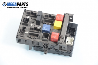 Fuse box for Renault Laguna II (X74) 2.0 16V, 140 hp, hatchback, 2002