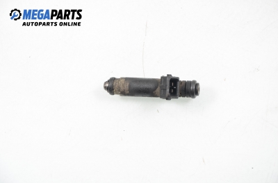 Gasoline fuel injector for Renault Clio II 1.4, 75 hp, sedan, 2000