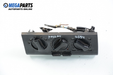 Air conditioning panel for Volkswagen Passat (B3) 1.8, 90 hp, station wagon, 1990