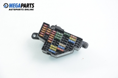 Sicherungskasten for Volkswagen Passat (B6) 2.0 TDI, 170 hp, combi automatic, 2007