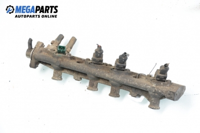 Fuel rail with injectors for Renault Laguna I (B56; K56) 2.0, 114 hp, hatchback, 5 doors, 1998