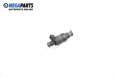 Gasoline fuel injector for BMW 3 (E36) 1.8, 115 hp, sedan, 1993