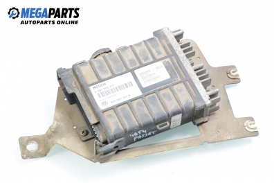 ECU pentru Volkswagen Passat (B3) 1.8, 90 cp, combi, 1992 № Bosch 0 261 200 271