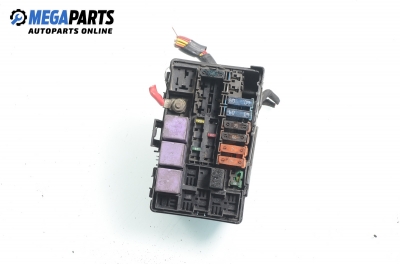 Sicherungskasten für Renault Laguna II (X74) 1.8 16V, 120 hp, combi, 2002