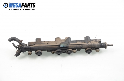 Fuel rail for Volkswagen Passat (B4) 2.0, 115 hp, sedan automatic, 1994 № Bosch 0 280 151 026