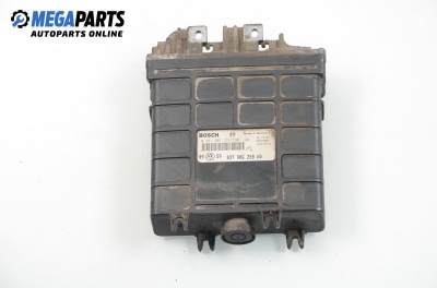 ECU für Volkswagen Golf III 1.6, 101 hp, 3 türen, 1995 № Bosch 0 261 203 729/730