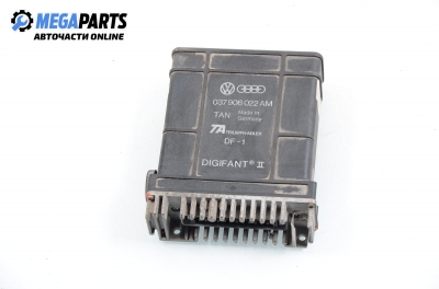 ECU für Volkswagen Passat 1.8, 107 hp, sedan, 1988 № 037 906 022 AM