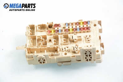 Sicherungskasten for Toyota Avensis 2.0 D-4D, 116 hp, hecktür, 2004